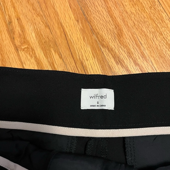 Wilfred Limitless Mini Shorts Black Like New - Picture 3 of 3